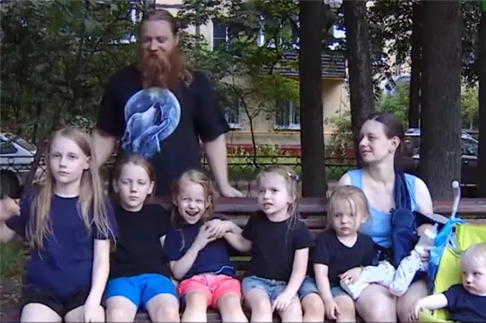 Скандал вокруг Тепляковых: родившую девятого ребенка семью выселяют из квартиры