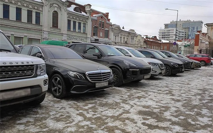 Что делать, если вашу машину заблокировали на парковке